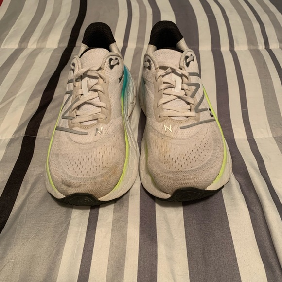 New balance fresh foam more V4 max cushion running walking shoes men 9 women 11 - Picture 2 of 10